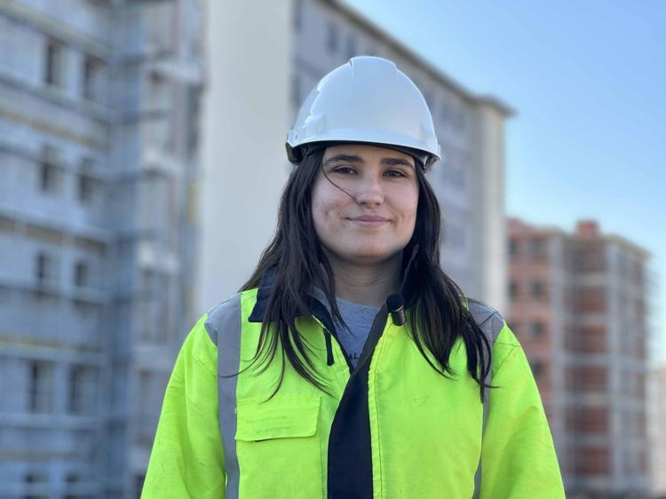 KADINLAR İNŞAAT SEKTÖRÜNDE DE DAHA İYİSİNİ YAPABİLİR