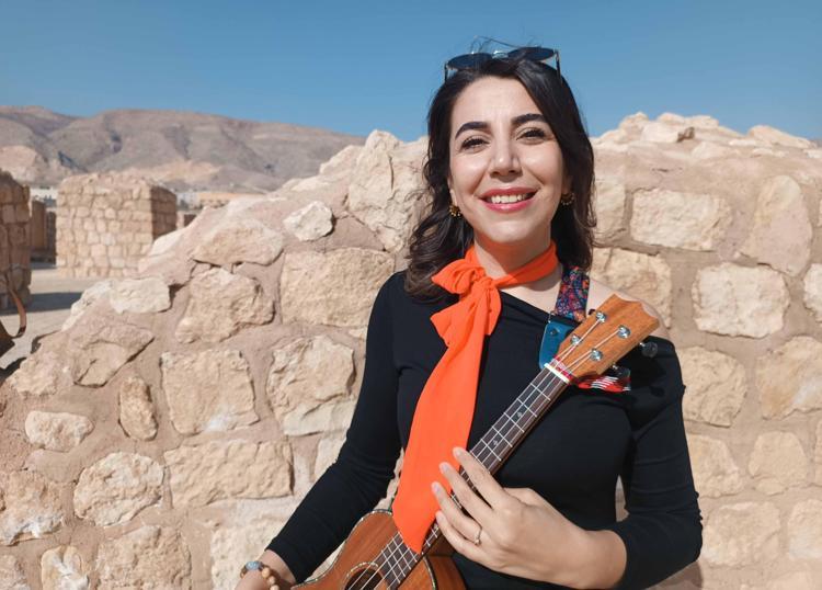 ‘UMARIM KADIN TOPLUMDAKİ HAK ETTİĞİ YERİNİ BULUR’