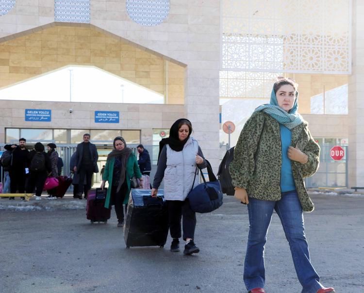 ‘GİYİM VE YİYECEK SEKTÖRÜNÜ DE ETKİLEYECEK’