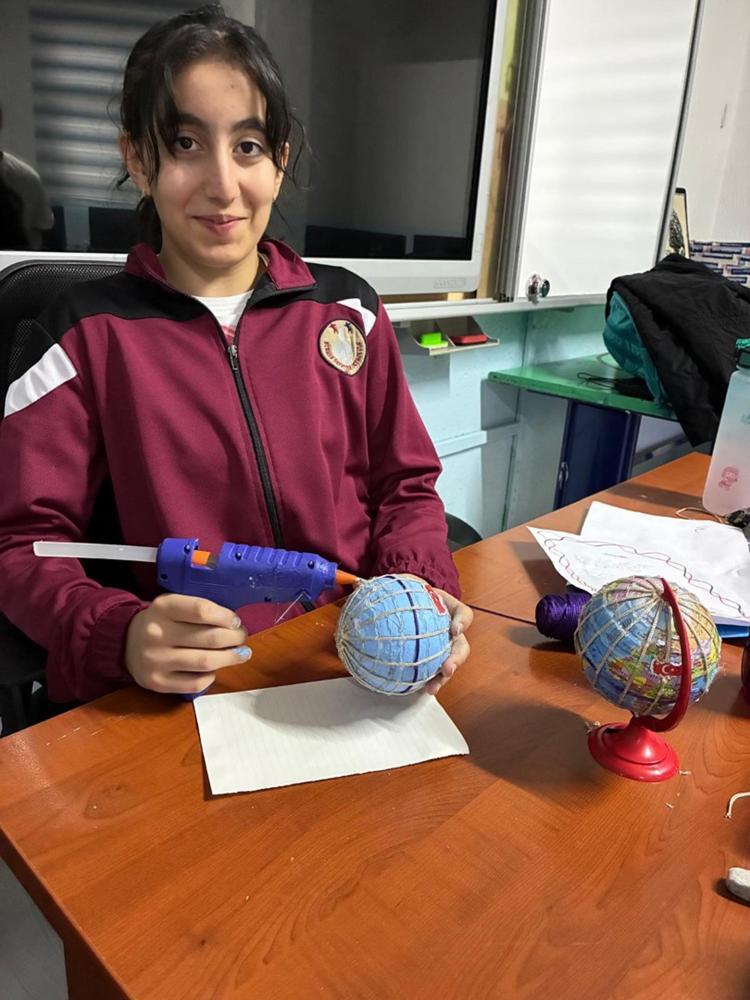 SİLİKON VE İPLERLE ŞEKİLLENEN COĞRAFYA