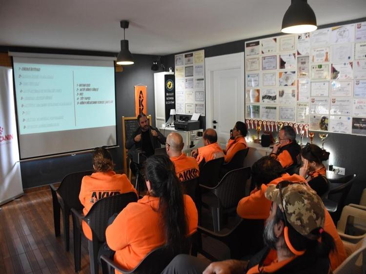 KÖPEKLER ARAMA KURTARMANIN VAZGEÇİLMEZLERİDİR