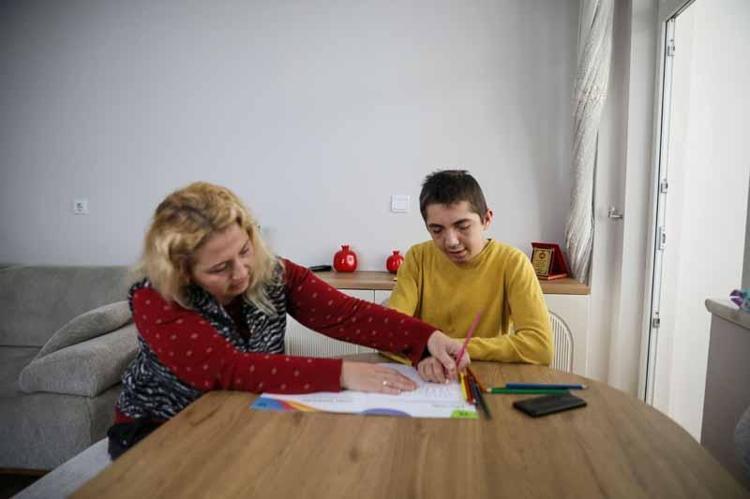 KIRIK KALÇASINA RAĞMEN YÜRÜTÜLMÜŞ