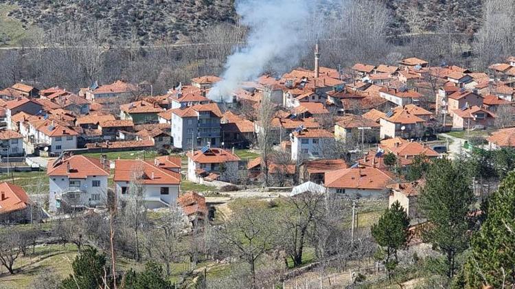 ÇEVREDEKİ EVLERE SIÇRAMADAN SÖNDÜRDÜK