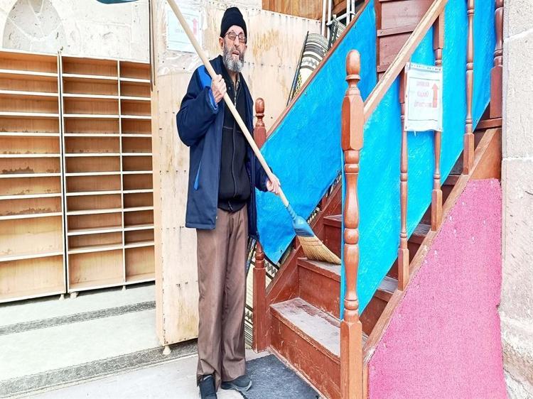 VAKFA AİT SADECE TEMİZLİK YAPIYORUZ