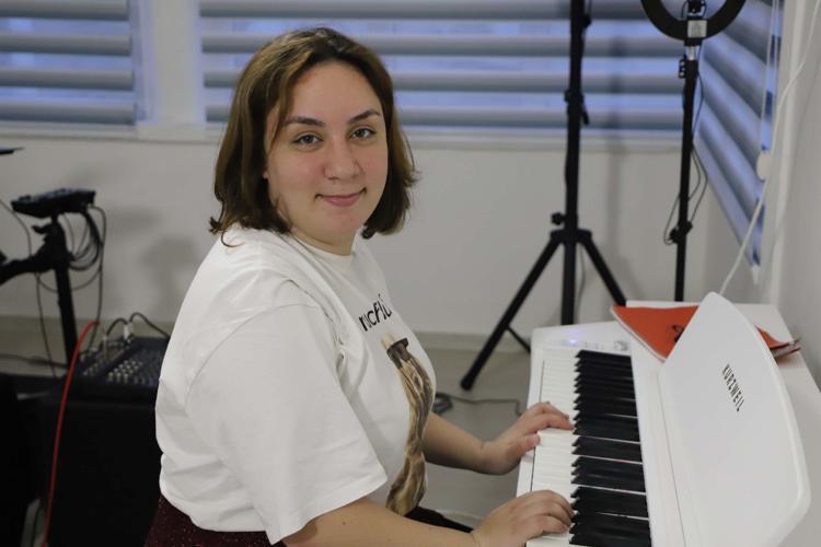 BOMBA GİBİ GELİYORUZ