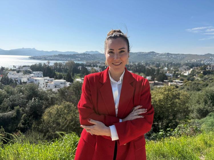 180 BİN LİRA AİDATI OLAN SİTE İÇERİSİNDEKİ EV 45 MİLYON AVROYA ÇIKIYOR