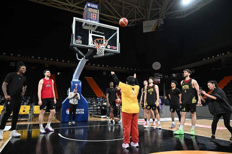 MSK SPORCULARI PARKEDE FARKINDALIK İÇİN BULUŞTU