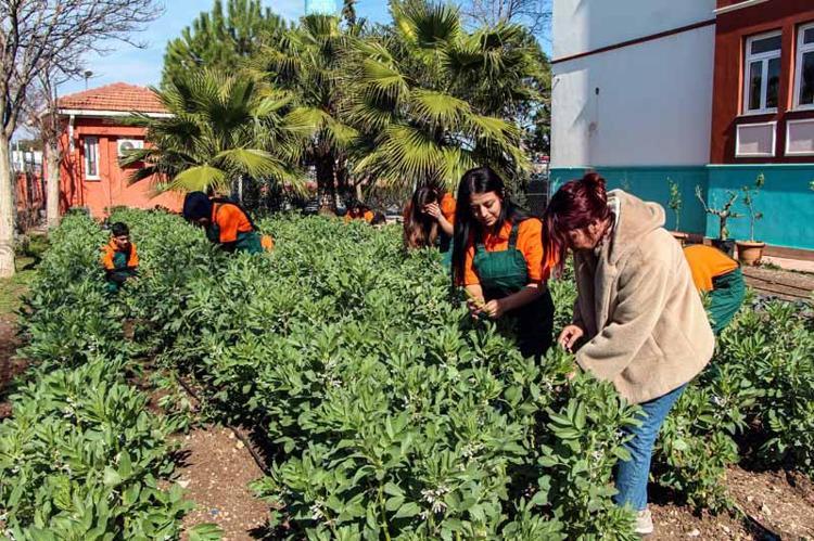 ‘OKULUMUZ BİZE BÜYÜK İMKANLAR SAĞLIYOR’