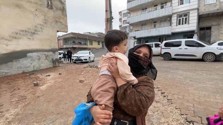 ‘YARDIM BEKLİYORUZ’