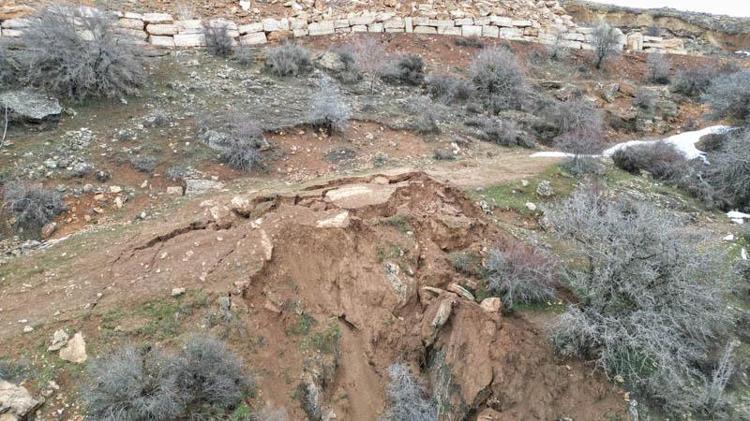 YAKLAŞIK 10 METRE KAYMA VAR