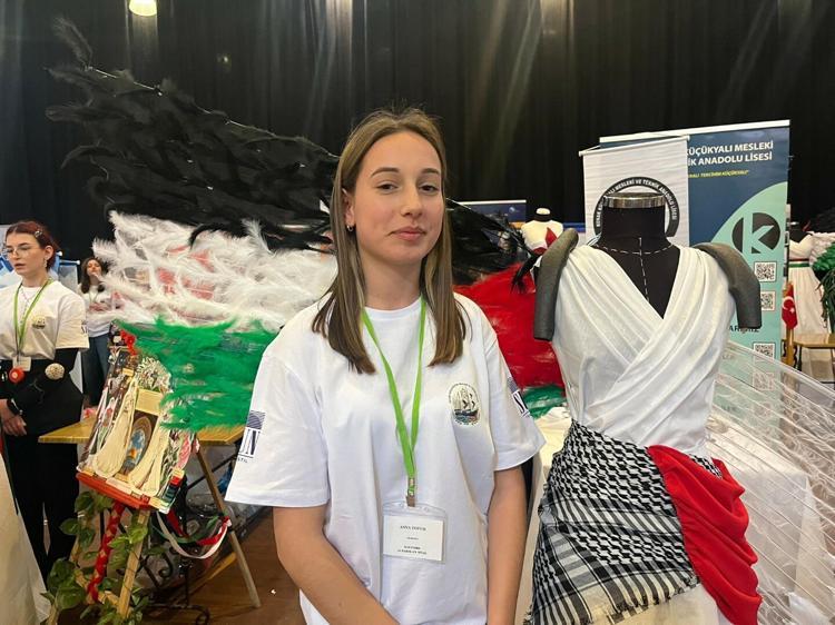 ‘ÖZGÜRLÜĞÜ VE ESARET HİSSİNİ YANSITMAYA ÇALIŞTIK’