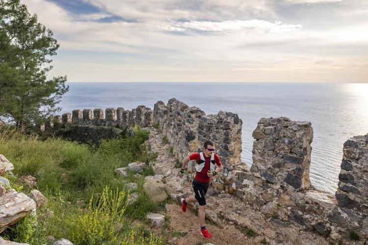 BİN 500 METREYE TIRMANIŞ, 3 BİN 900 METRE İRTİFA