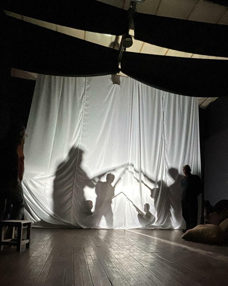 GÜNDÜZ TARLADA, GECE SAHNEDEYİZ