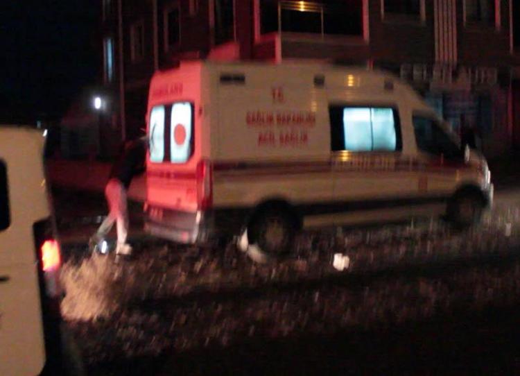 ANNE VE OĞLU, HASTANEDE POLİSE ZOR ANLAR YAŞATTI