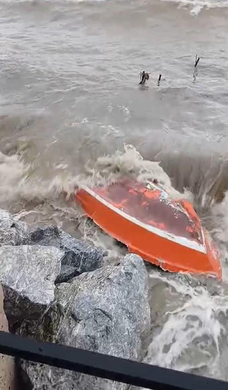 KUMLA’DA KAYIKLAR BATTI