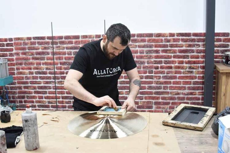 AMERİKA VE AVRUPA, TÜRK ZİLLERİNİ TERCİH EDİYOR