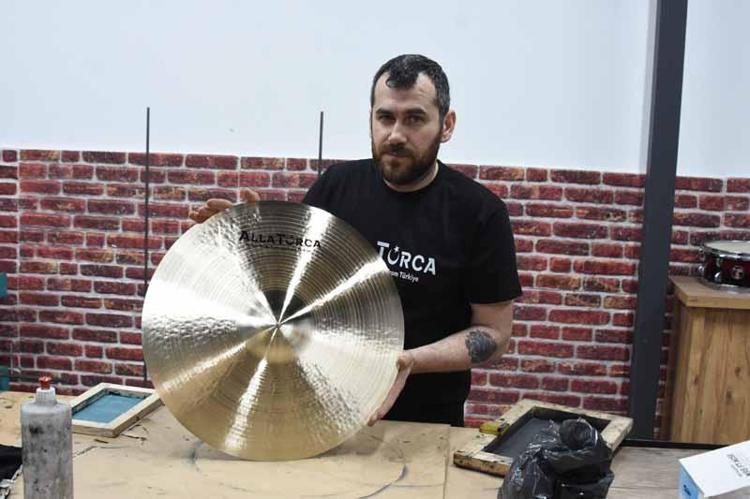 HANGİ MÜZİK TARZINA UYACAKSA O TARZ ÇEKİÇ KULLANIYORUZ