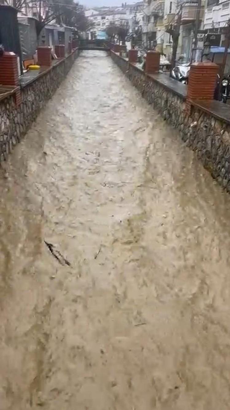 MUHTARLARDAN KUMLA DERESİ’NE DOZERLİ MÜDAHALE