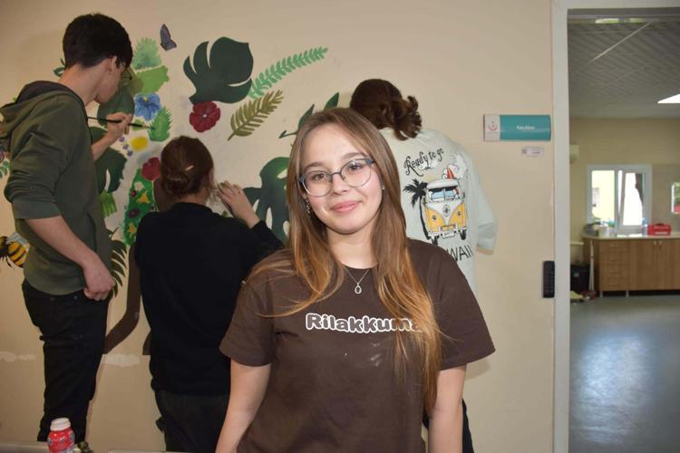 RESMİMİZİN MERKEZİNE KADIN KOYDUK