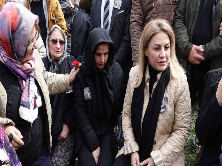 ‘KOCA YÜREKLİ ŞÖVALYEMİZ, SENİ ÇOK SEVİYORUZ’