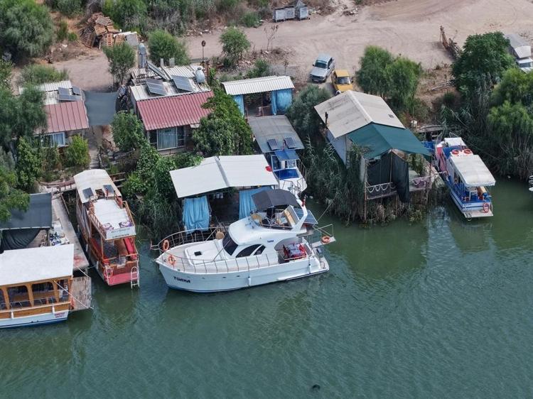 NEHRİ VE DENİZİ KİRLETİYORLAR