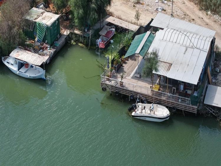 NEHİR KIYISI TALAN EDİLDİ