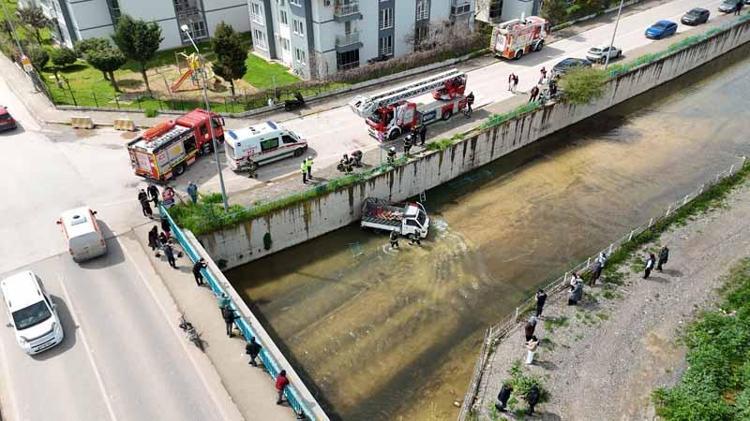 KAMYONET SÜRÜCÜSÜ KURTARILAMADI