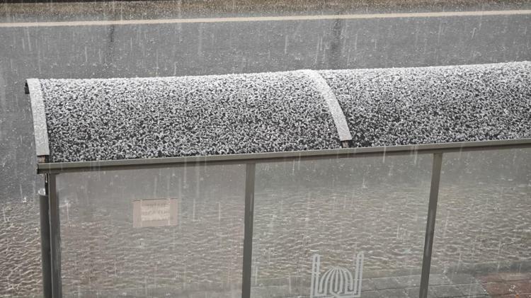 MİDYAT’TA DOLU ETKİLİ OLDU