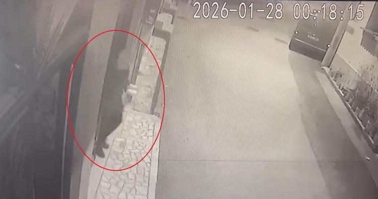 EN SON CAMİDEN ÇIKARKEN GÖRÜNTÜLENDİ