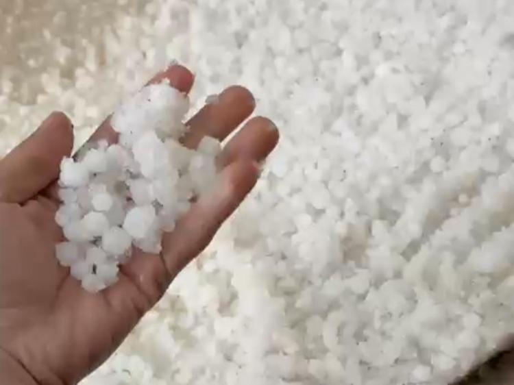 NUSAYBİN’DE DOLU YAĞIŞI ETKİLİ OLDU