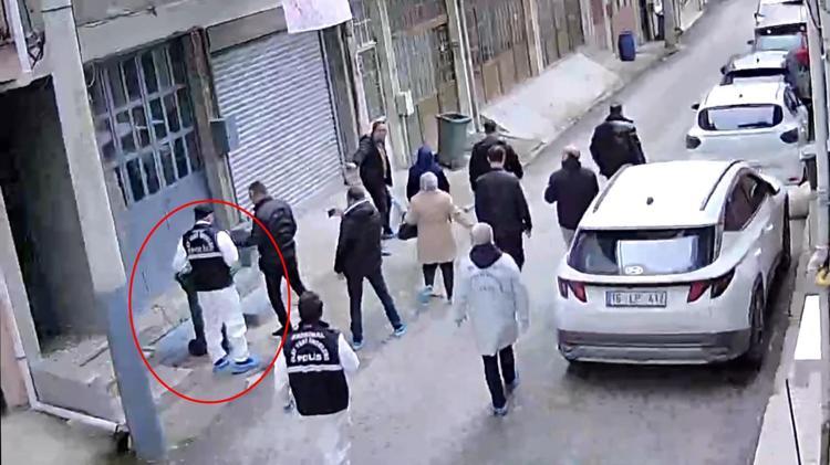 EN SON CAMİDEN ÇIKARKEN GÖRÜLDÜ