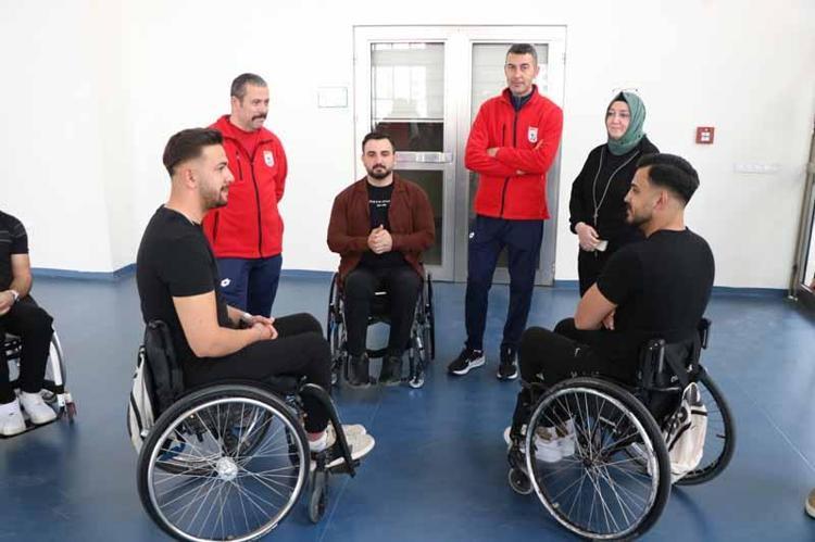 ‘HEKİMLERİMİZ ARTIK ONLARA HASTA DEĞİL SPORCU GÖZÜYLE BAKIYORLAR’