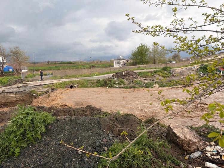 DÜZİÇİ’NDE KÖPRÜ ÇÖKTÜ