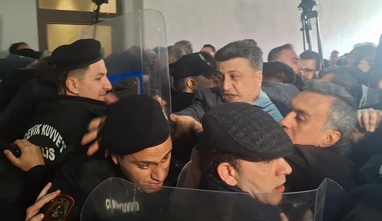 CHP ADAY GÖSTERMEDİ