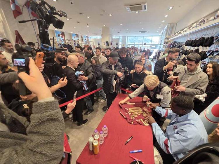 ‘TARAFTARLARLA İÇ İÇE OLMAK ÇOK GÜZEL’