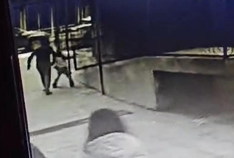 SÜRÜKLEDİ, KAFAMA VURDU