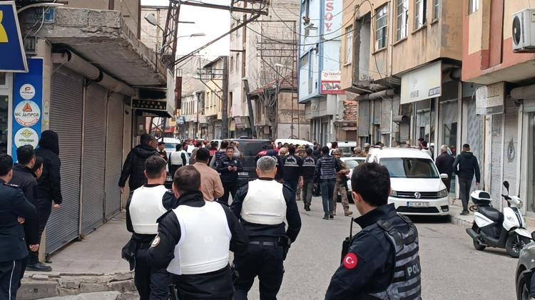 İŞ MERKEZİNDE KISTIRILDI