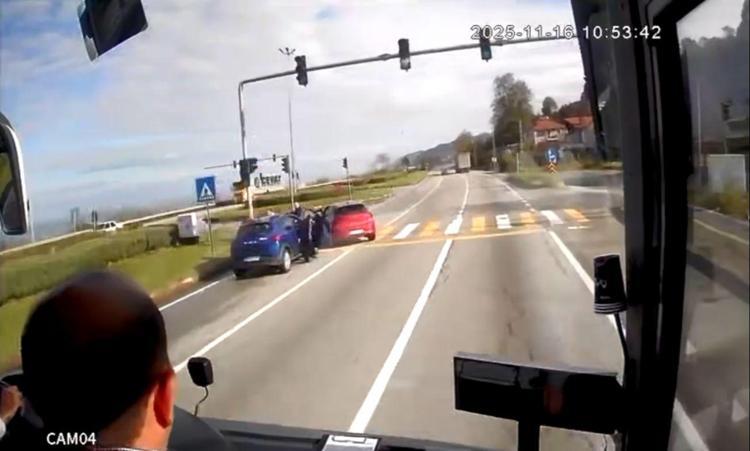 KUŞAK ATLAMADAN KARATEYİ BIRAKMIŞ