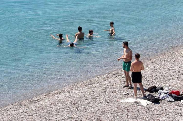 SAHİLDE RENKLİ GÖRÜNTÜLER