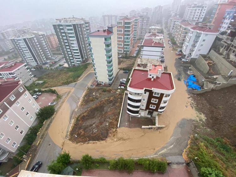 ‘TÜRKİYE, FİZİKİ COĞRAFYASINDAN KAYNAKLANAN ÖZELLİKLERİ NEDENİYLE ÇOK SAYIDA DOĞAL AFETLE KARŞI KARŞIYA KALAN BİR ÜLKEDİR’