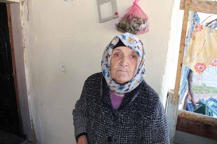 KANLAR İÇİNDE YATIYORDU