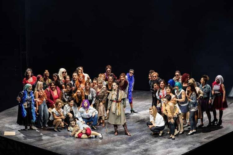 7 YILDA BİR KARAYA ÇIKAN LANETLİ KAPTAN