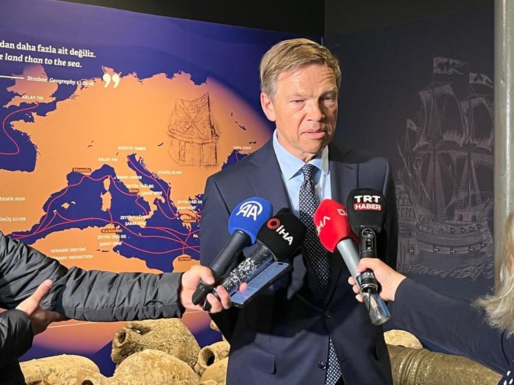 EMİN ELLERDE OLDUĞUNU BİLİYORUM