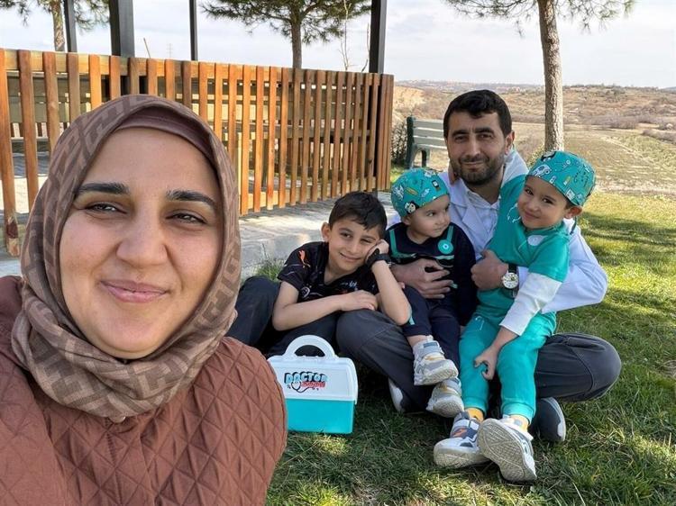 GECE AĞRILARI BAŞLADI, DÜŞMEKTEN KORKUYOR