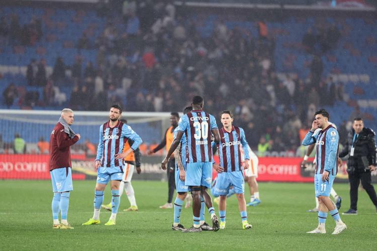 İLK YARIDA OYUN ONANA’DA ŞEKİLLENDİ
