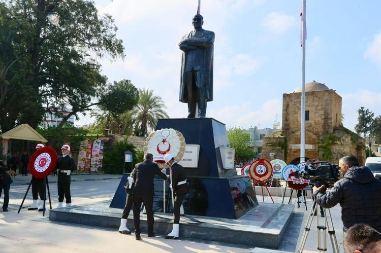 ATATÜRK ANITINDA TÖREN