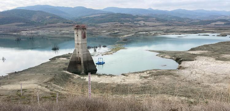 NEREDE BİR SU KAYNAĞI VARSA BİRİKTİRMEYE ÇALIŞIYORUZ