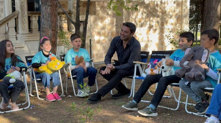 OYUNCULAR ÇOCUKLARLA BULUŞTU