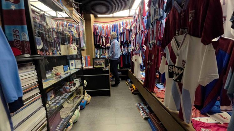 ‘DÜNYANIN DÖRT BİR YANINDAN FORMA GETİRDİM’