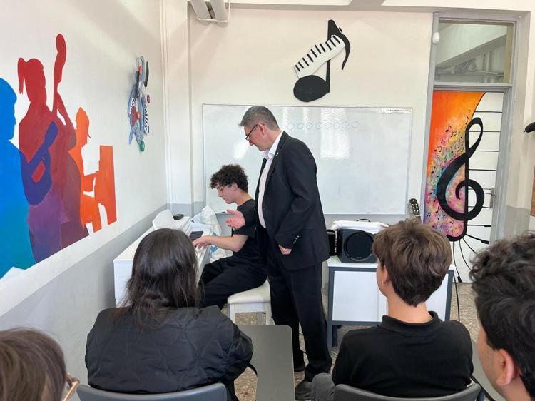 YAPAMADIKLARIMI ÖĞRENCİLERİMİN YAPMASI BENİ HEYECANLANDIRIYOR